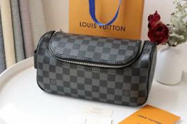 Picture of LV Mens Bags _SKUfw119989750fw